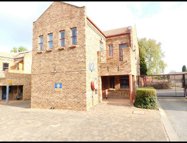 96M² OFFICE TO LET IN WELTEVREDEN PARK